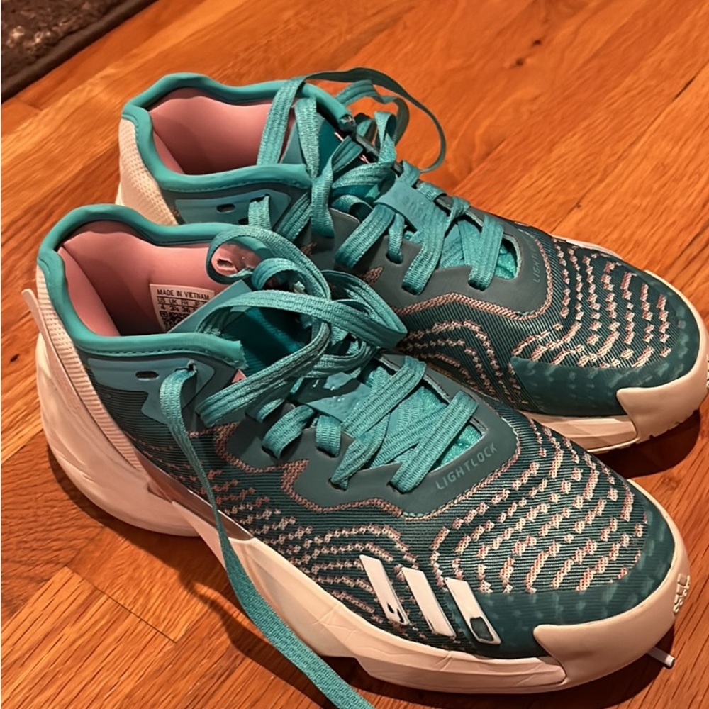 Court Shoes